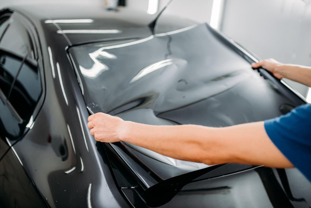 Dịch vụ decal dán cách nhiệt chuyên dụng cho xe hơi và cửa kính là lựa chọn hoàn hảo để chống nắng, giảm nhiệt, tiết kiệm năng lượng và bảo vệ nội thất.